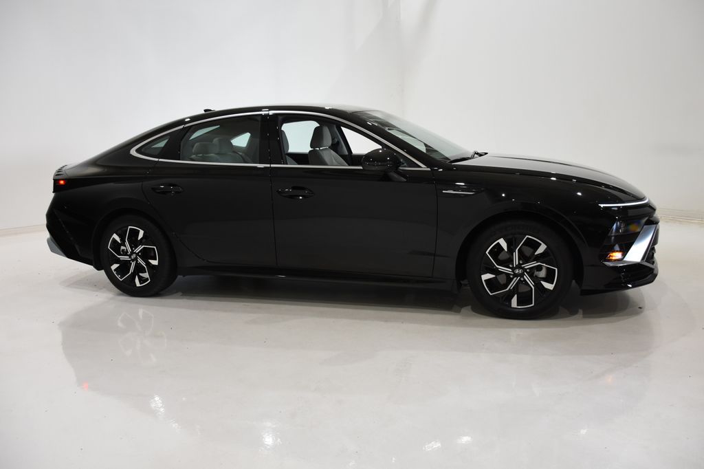 2024 Hyundai Sonata SEL photo 3