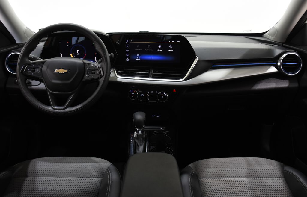 2025 Chevrolet Trax LT - Photo 8