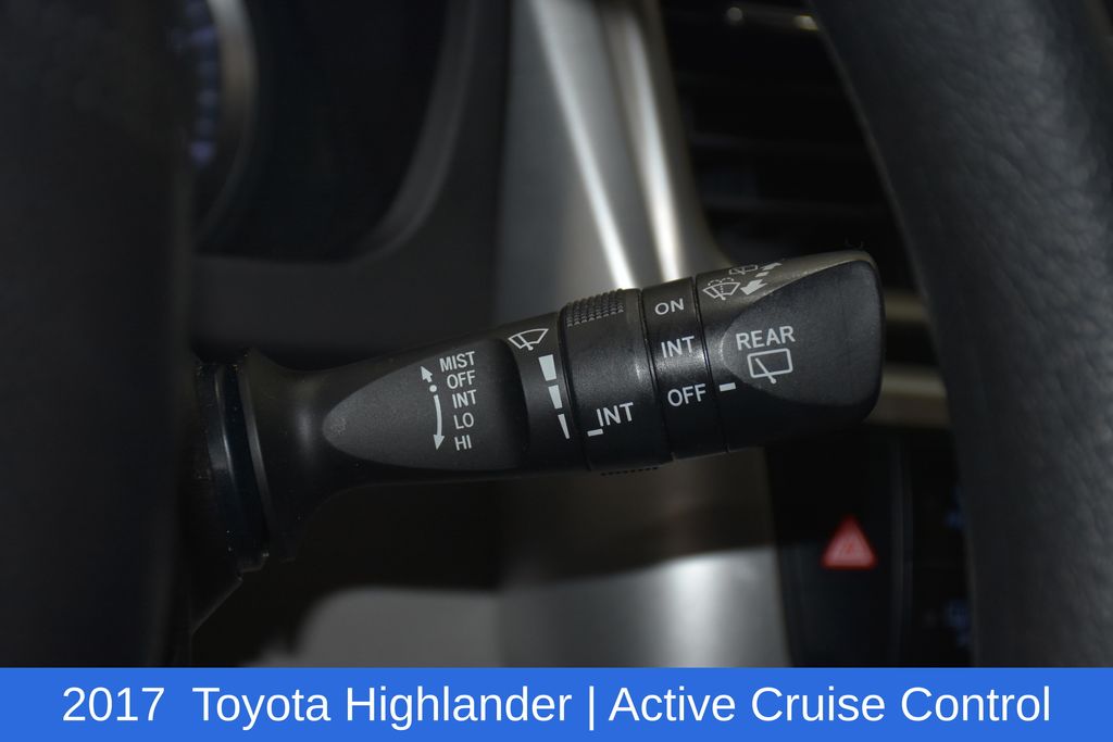2017 Toyota Highlander LE - Photo 12
