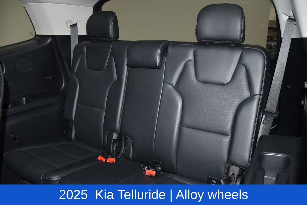 2025 Kia Telluride S - Photo 28