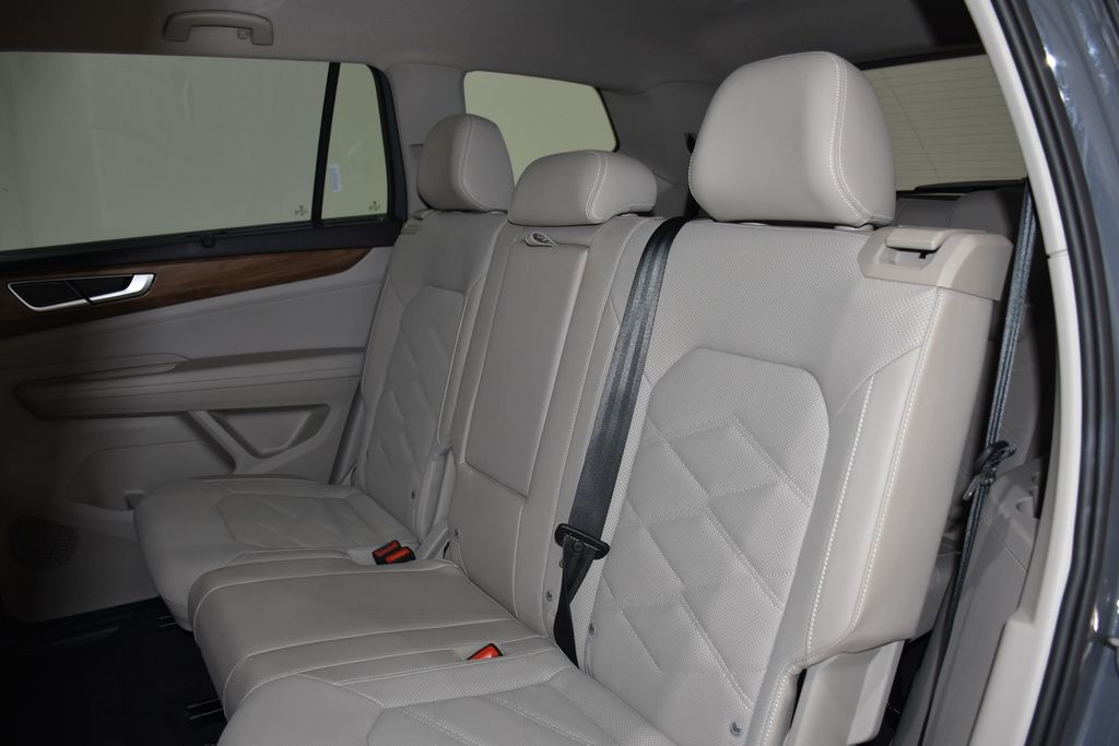 2025 Volkswagen Atlas SE w/Tech - Photo 29