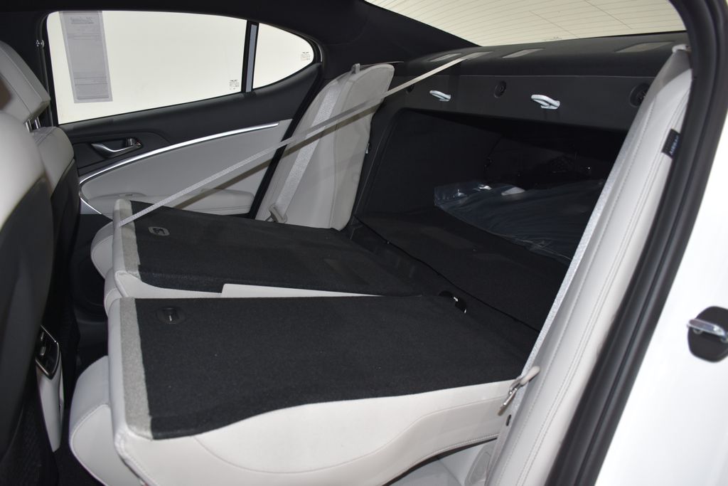 2025 GENESIS G70 Standard - Photo 24