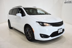2018 Chrysler Pacifica Touring L Van