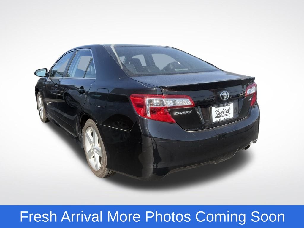 2014 Toyota Camry SE photo 3