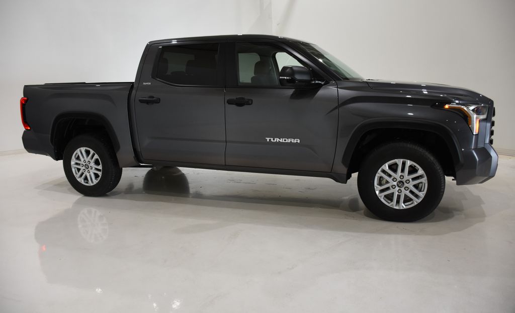 2024 Toyota Tundra SR5 photo 3