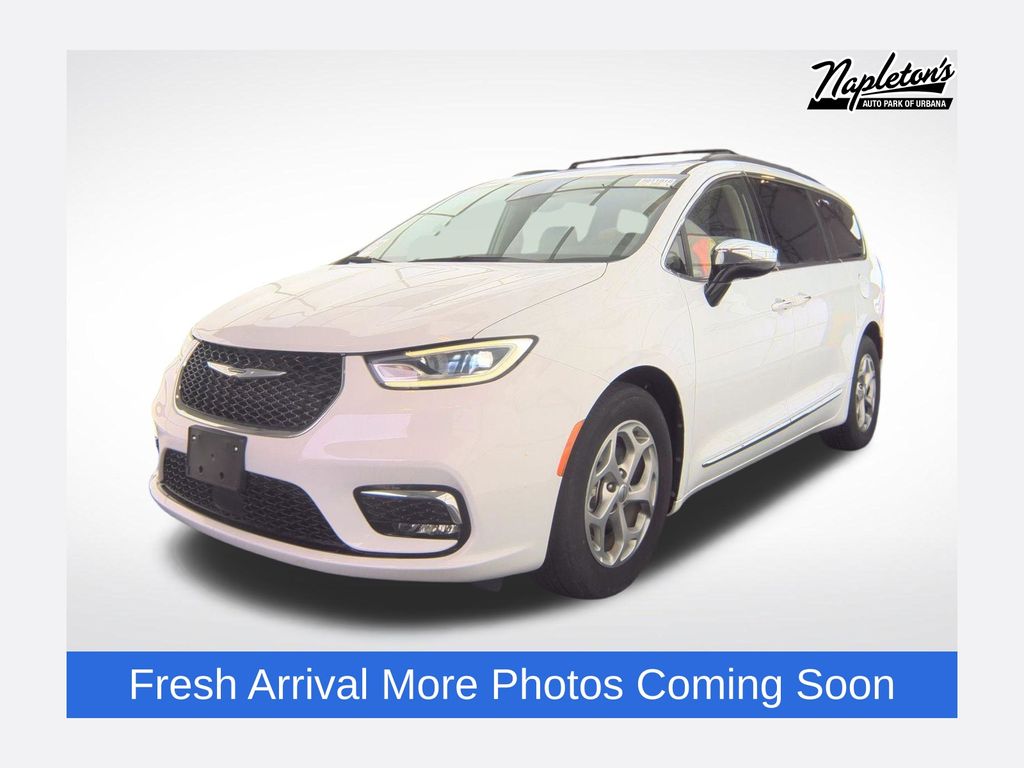 2023 Chrysler Pacifica Limited's photo