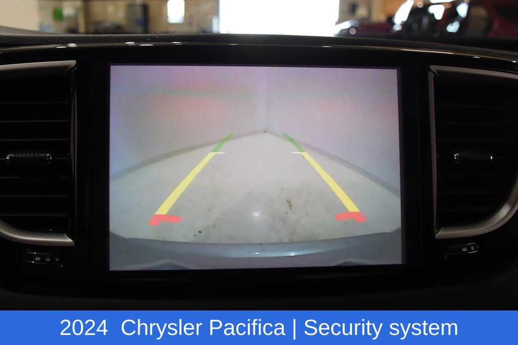 2024 Chrysler Pacifica Touring L - Photo 18