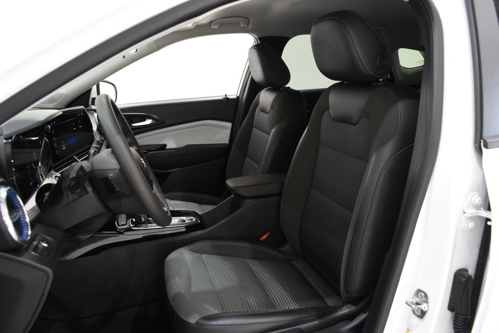 2025 Chevrolet Trax LT - Photo 20