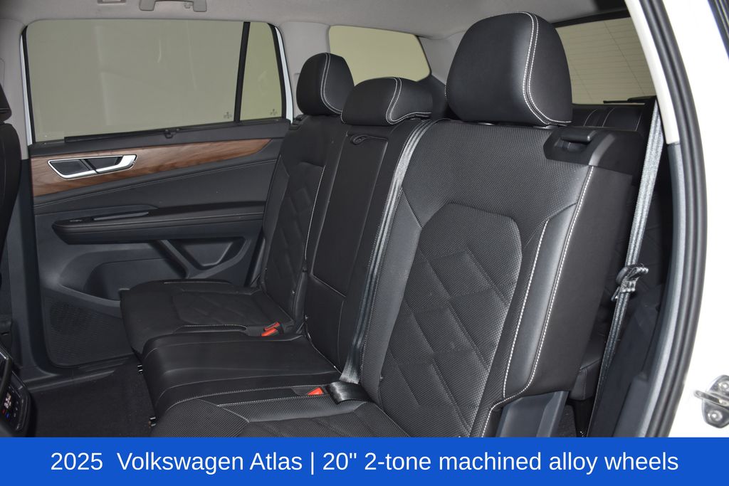 2025 Volkswagen Atlas SE w/Tech - Photo 30