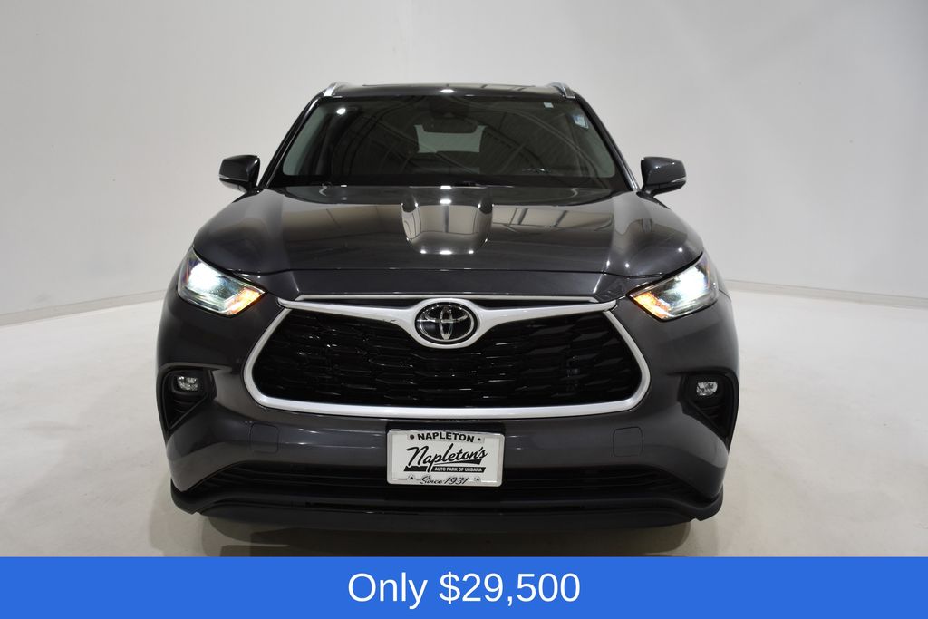 2021 Toyota Highlander XLE photo 2