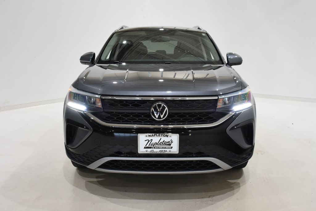 2022 Volkswagen Taos SE photo 2