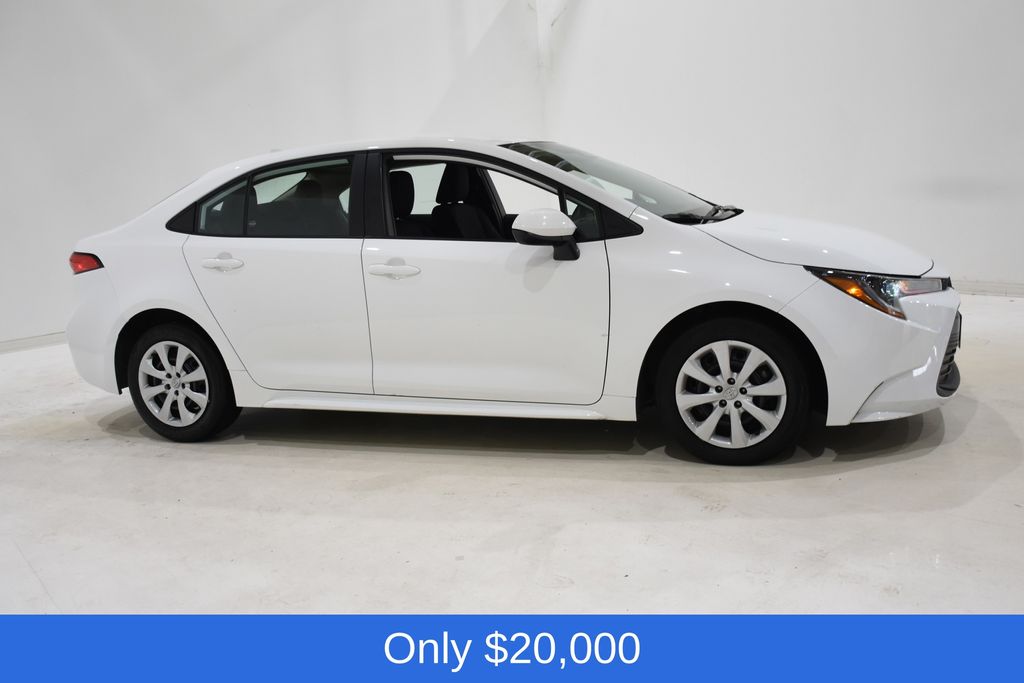 2024 Toyota Corolla LE photo 3