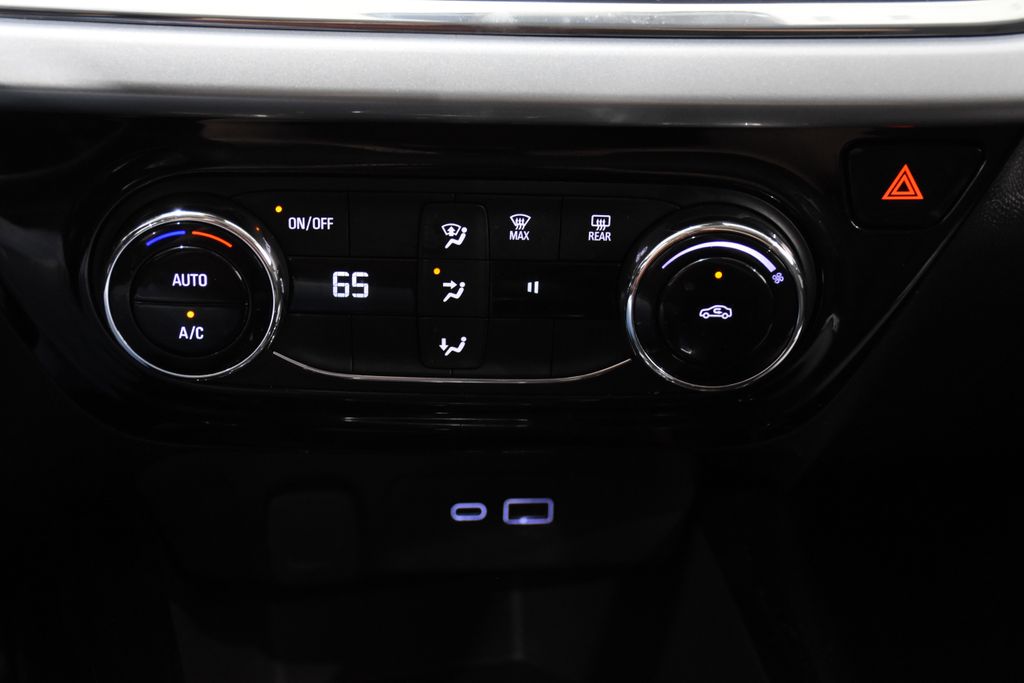 2025 Chevrolet Trax LT - Photo 18