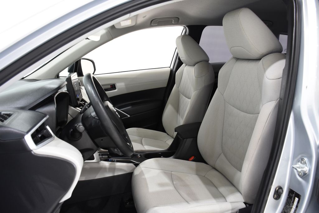 2025 Toyota Corolla Cross L - Photo 21
