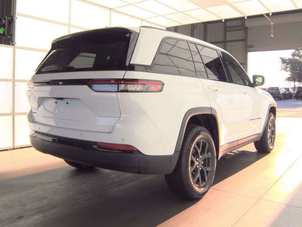 Certified 2025 Jeep Grand Cherokee Laredo SUV