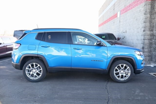 2024 Jeep Compass Latitude Lux photo 4