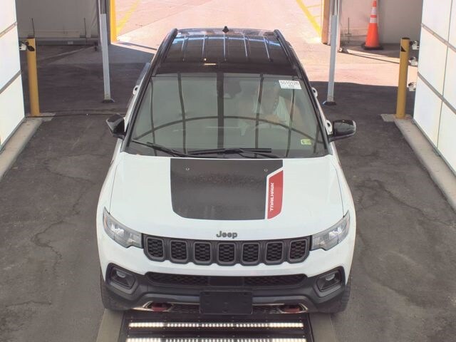 2024 Jeep Compass Trailhawk photo 2