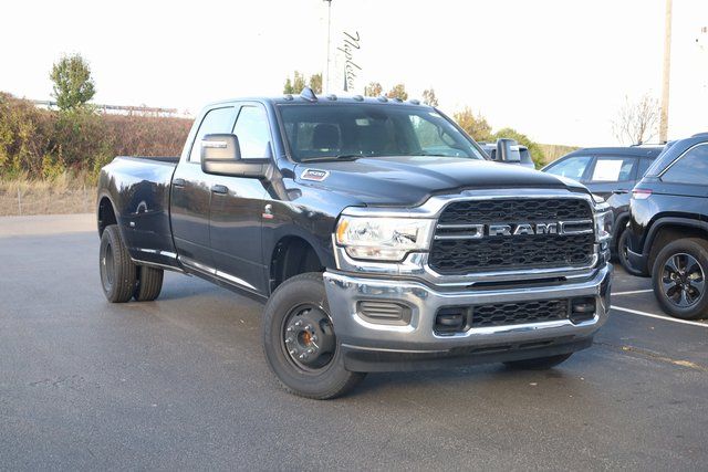 2024 Ram 3500 Tradesman photo 2
