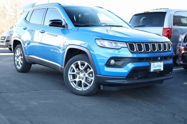 2024 Jeep Compass Latitude Lux photo 2