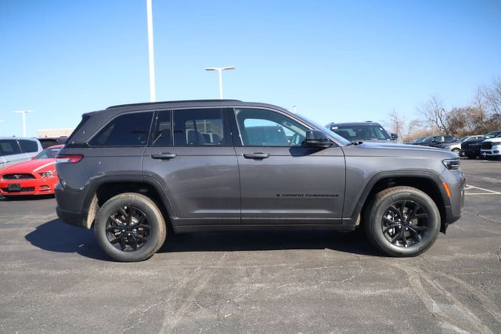 New 2026 Jeep Grand Cherokee LAREDO ALTITUDE 4X4 Sport Utility