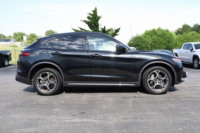 2022 Alfa Romeo Stelvio Ti photo 3