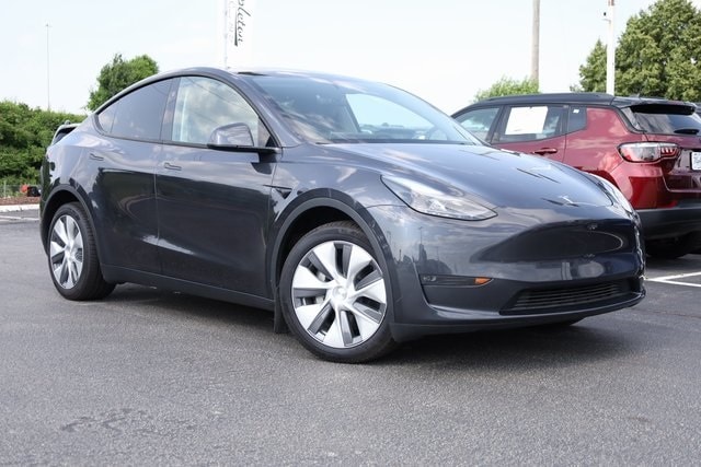 Used 2024 Tesla Model Y Long Range with VIN 7SAYGDEE0RA249892 for sale in Saint Peters, MO