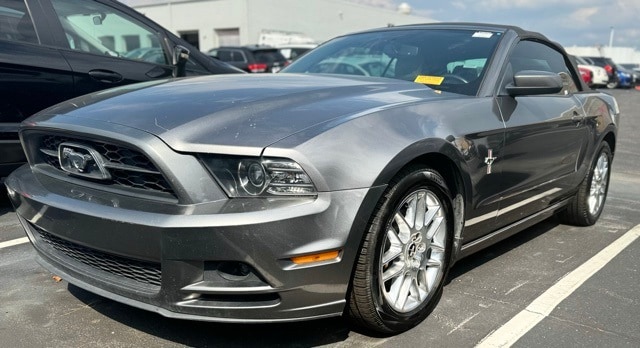 Used 2014 Ford Mustang V6 with VIN 1ZVBP8EM7E5254570 for sale in Saint Peters, MO