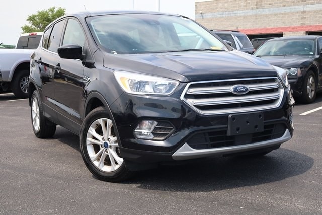 Used 2019 Ford Escape SE with VIN 1FMCU9GD1KUC17773 for sale in Saint Peters, MO