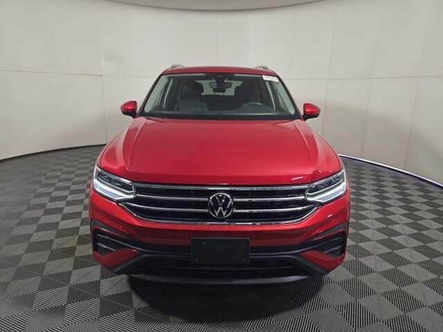 2023 Volkswagen Tiguan SE photo 2