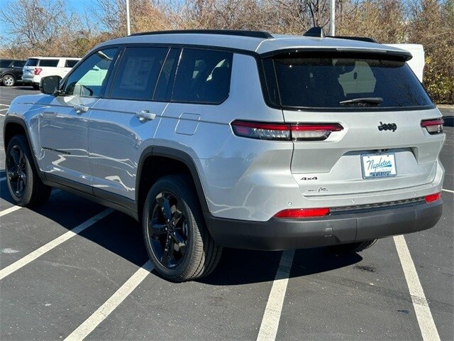 2024 Jeep Grand Cherokee Altitude photo 4