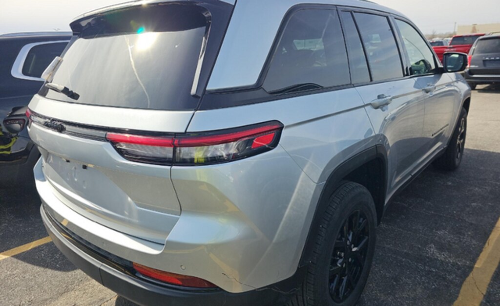 Used 2025 Jeep Grand Cherokee Laredo SUV