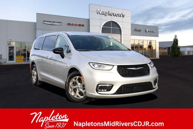 2024 Chrysler Pacifica Limited's photo