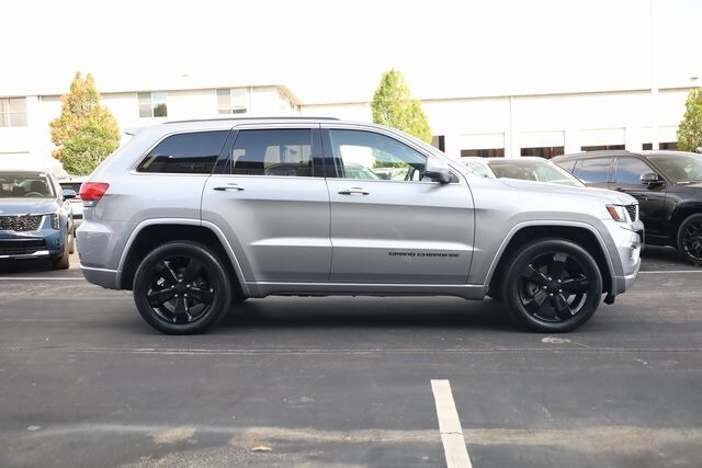 2015 Jeep Grand Cherokee Laredo photo 2