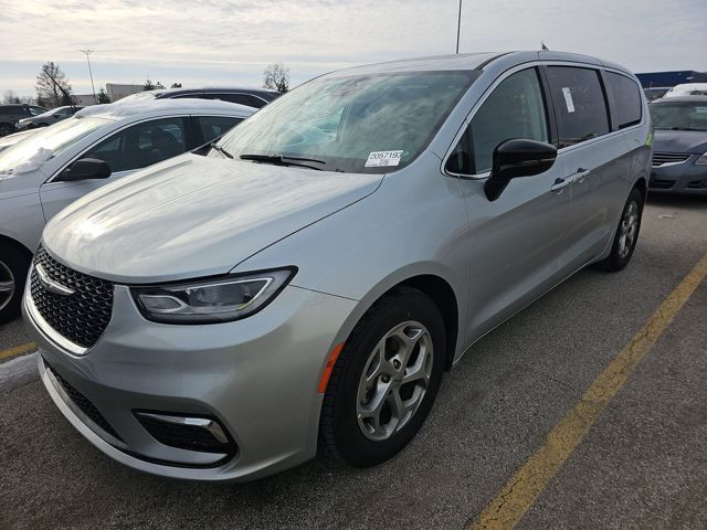 2024 Chrysler Pacifica Limited's photo
