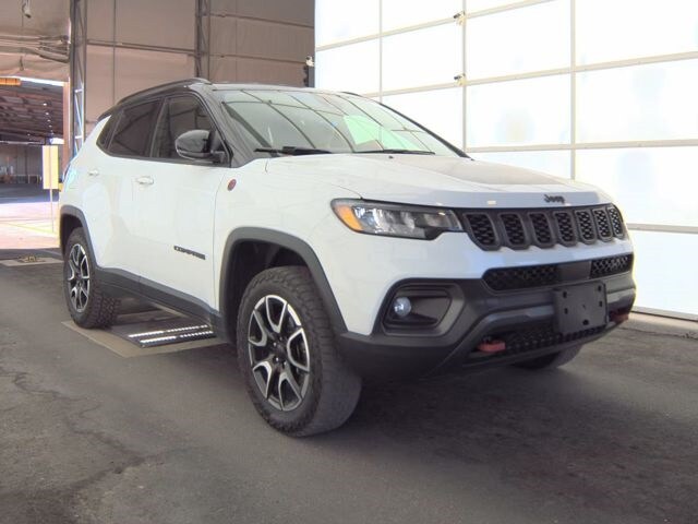 2024 Jeep Compass Trailhawk photo 3