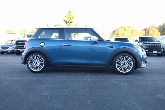 2022 Mini Cooper 2 Door Hardtop S photo 2