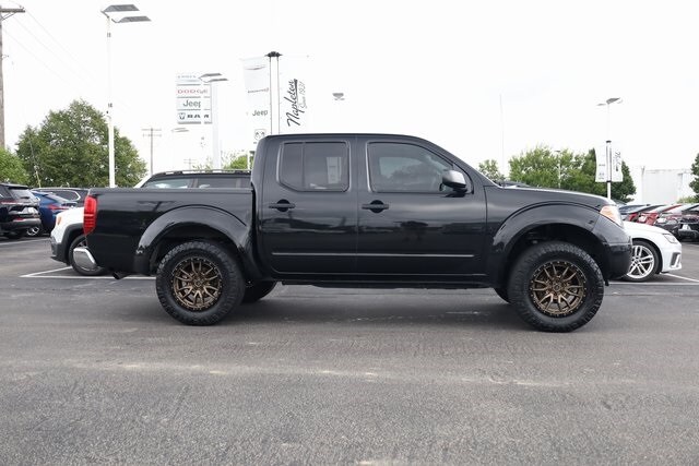 2019 Nissan Frontier SV photo 3