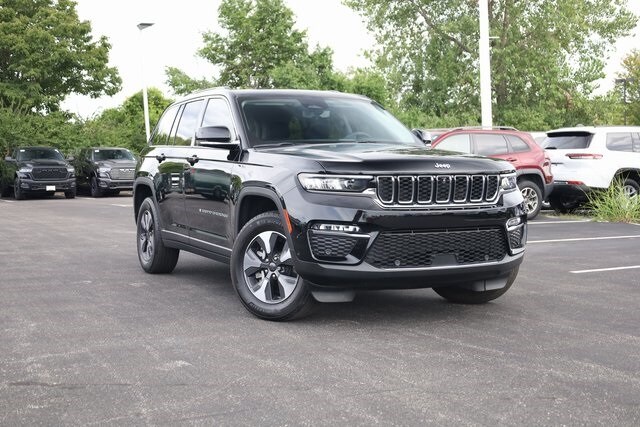 2023 Jeep Cherokee 4xe Base photo 2