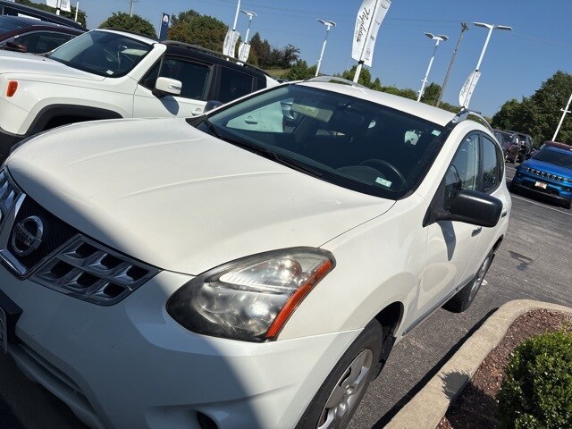 2014 Nissan Rogue Select S photo 2