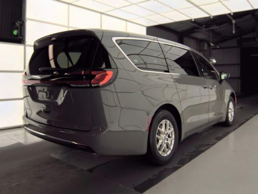 Used 2025 Chrysler Pacifica Select Van Passenger Van