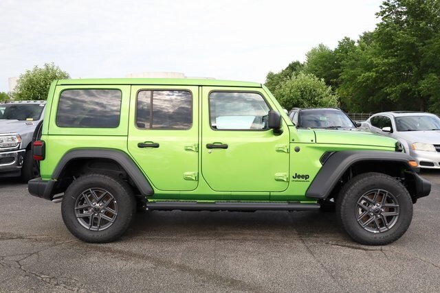 2025 Jeep Wrangler Sport S photo 4