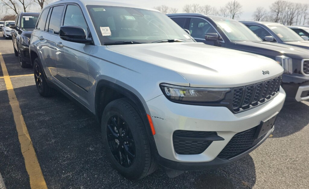Used 2025 Jeep Grand Cherokee Laredo SUV