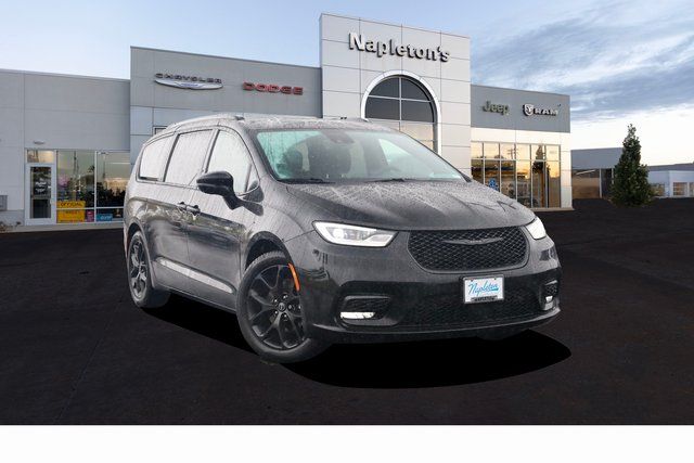 2024 Chrysler Pacifica Limited's photo