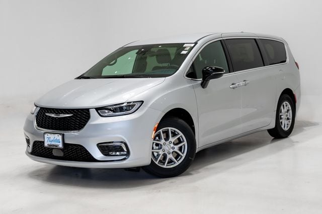 2026 Chrysler Pacifica Select's photo