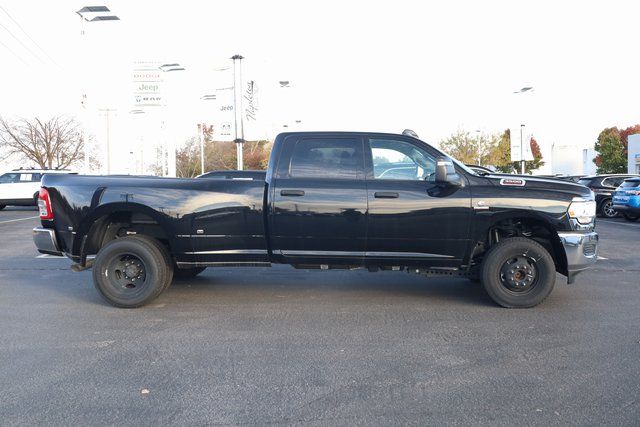 2024 Ram 3500 Tradesman photo 4
