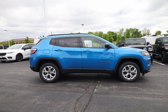 2025 Jeep Compass Latitude photo 4