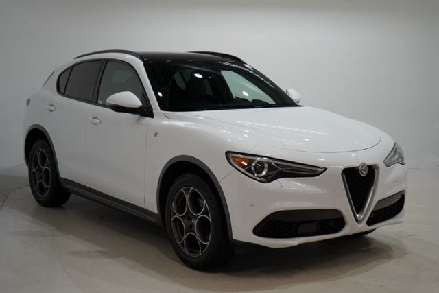 2023 Alfa Romeo Stelvio Ti AWD's photo