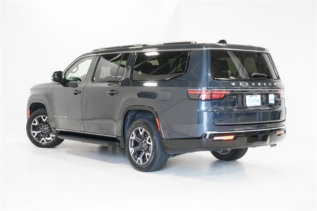2024 Jeep Wagoneer L Series III photo 2
