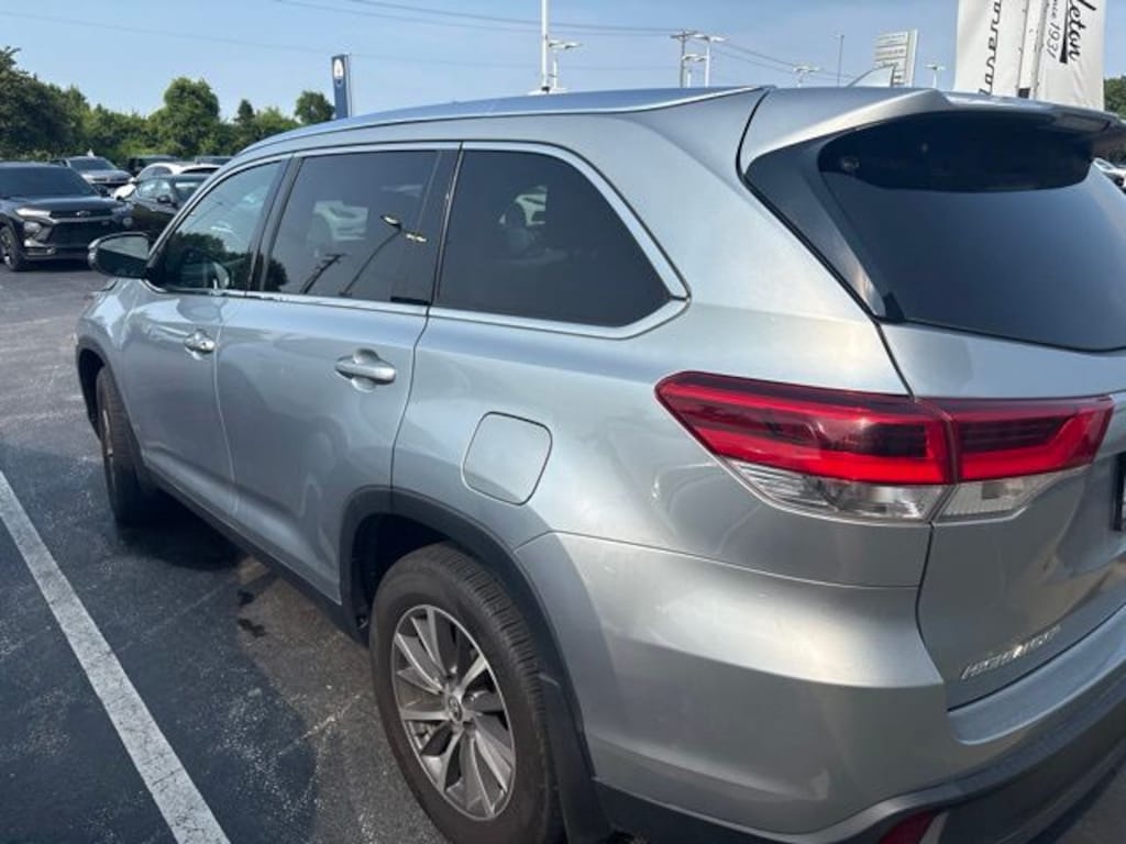 Used 2019 Toyota Highlander XLE V6 SUV