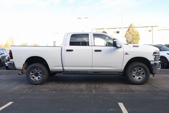 2026 RAM 2500 Tradesman - Photo 4